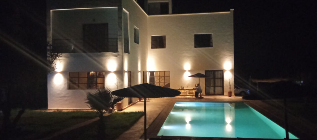 La villa ‘Maison blanche‘ de nuit